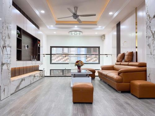 Bán chung cư cao cấp Xuân Phương 81m2 - 7 tầng - TM đẹp, DT 80tr/tháng, giá hợp lý